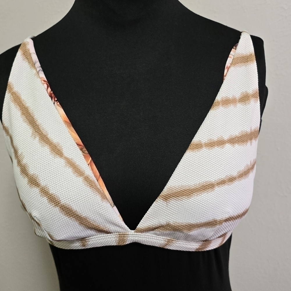 Maaji Cottage Garden Standard Fixed Triangle Revers Top with Removable Soft Cups - Picture 4 of 10